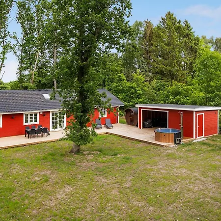 Semesterbostad Stunning In With Sauna